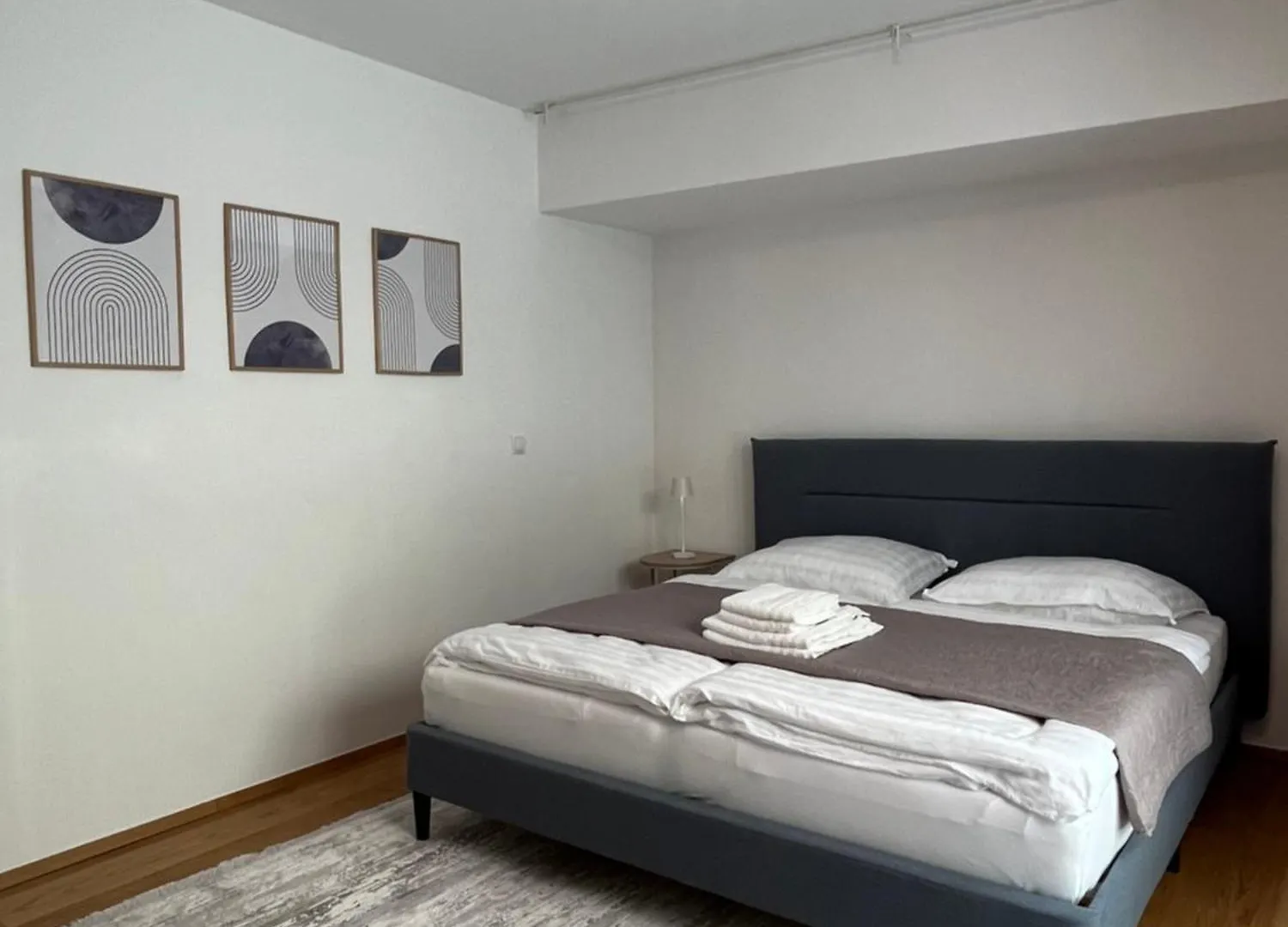 Roterd Residence, Central & Green, Parking Lot Vienna Apartment