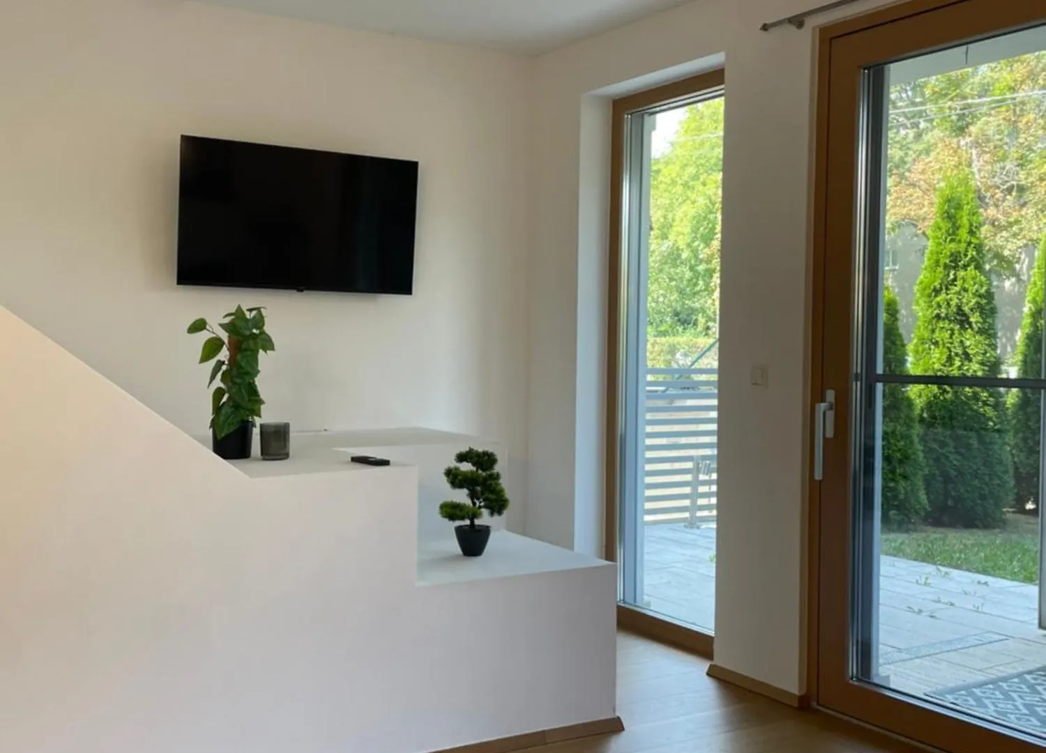 Roterd Residence, Central & Green, Parking Lot Vienna Apartment